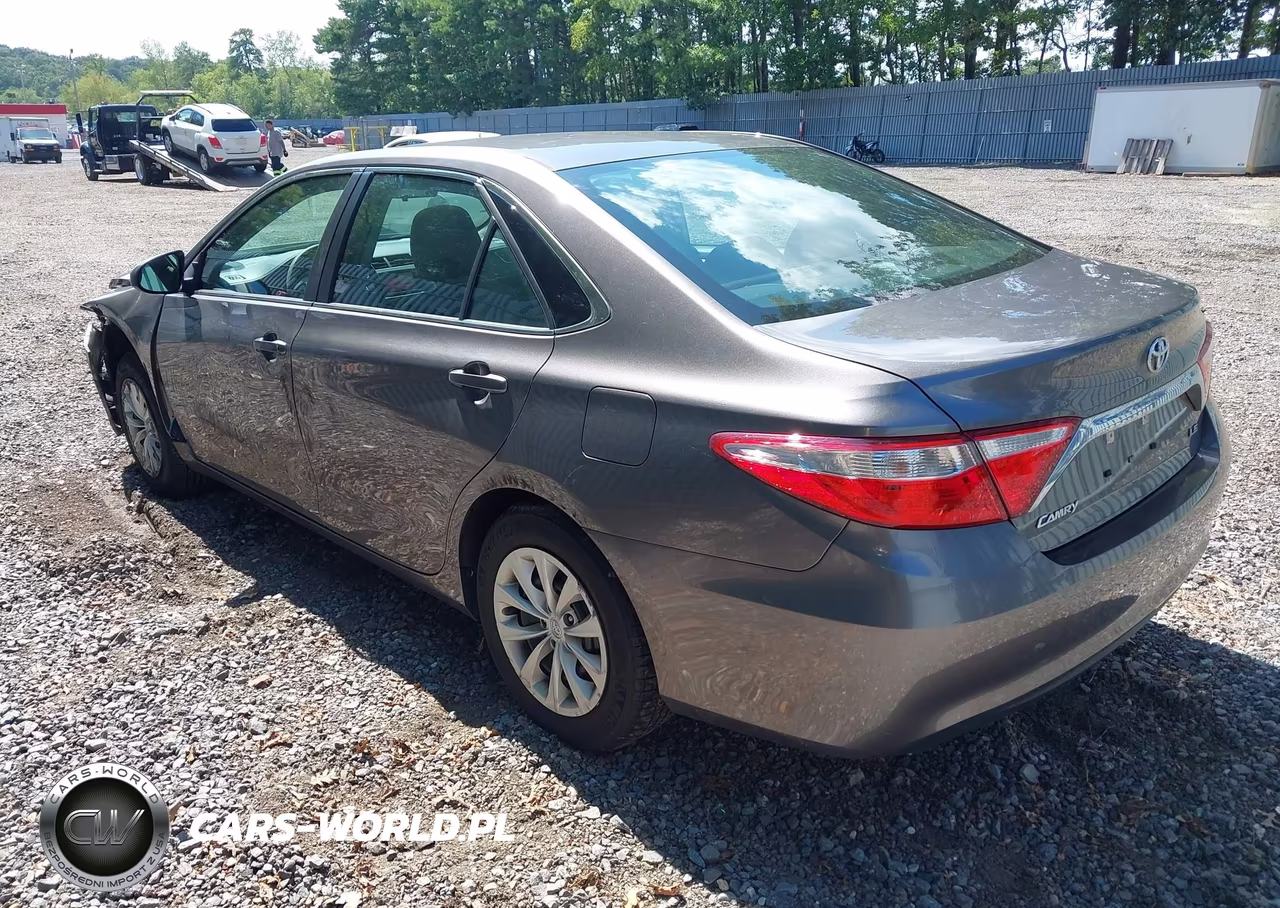 2015 Toyota Camry Le VIN:4T4BF1FK4FR470606 - 3