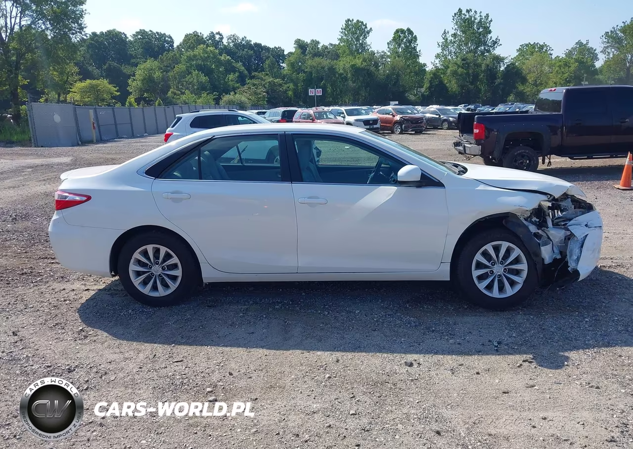2016 Toyota Camry Le VIN:4T4BF1FK4GR528411 - 13