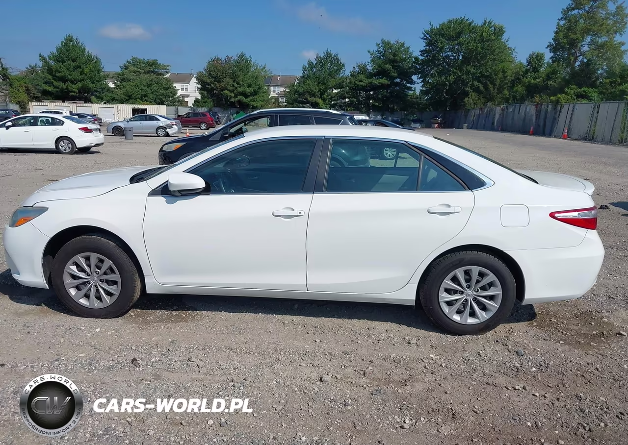 2016 Toyota Camry Le VIN:4T4BF1FK4GR528411 - 14