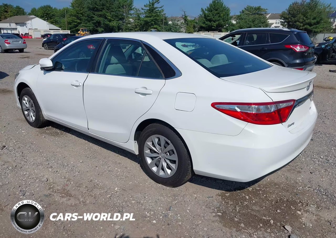 2016 Toyota Camry Le VIN:4T4BF1FK4GR528411 - 3