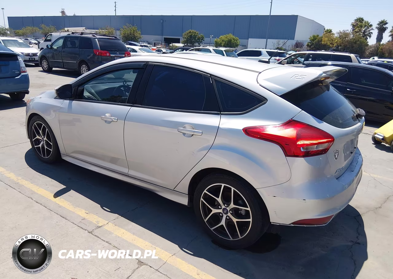 2015 Ford Focus Se VIN:1FADP3K25FL358365 - 3