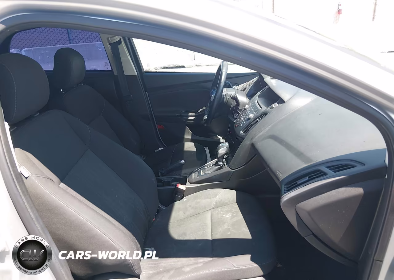 2015 Ford Focus Se VIN:1FADP3K25FL358365 - 5