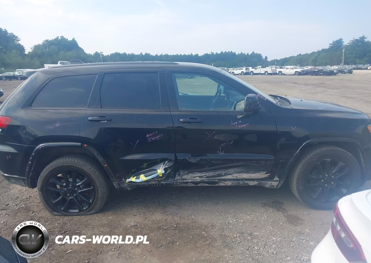 2018 Jeep Grand Cherokee Altitude 4X4 VIN:1C4RJFAG6JC120288 - 13