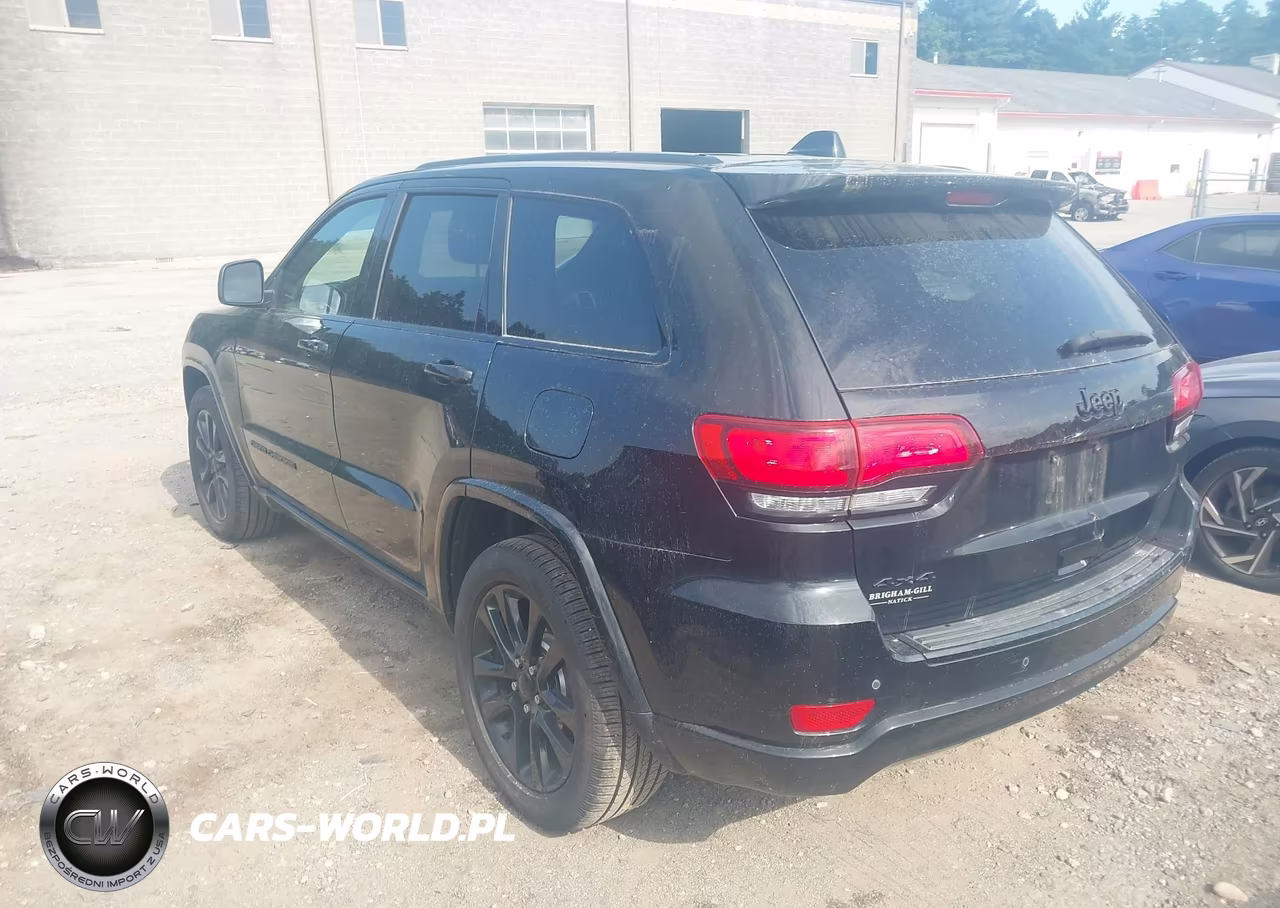 2018 Jeep Grand Cherokee Altitude 4X4 VIN:1C4RJFAG6JC120288 - 3