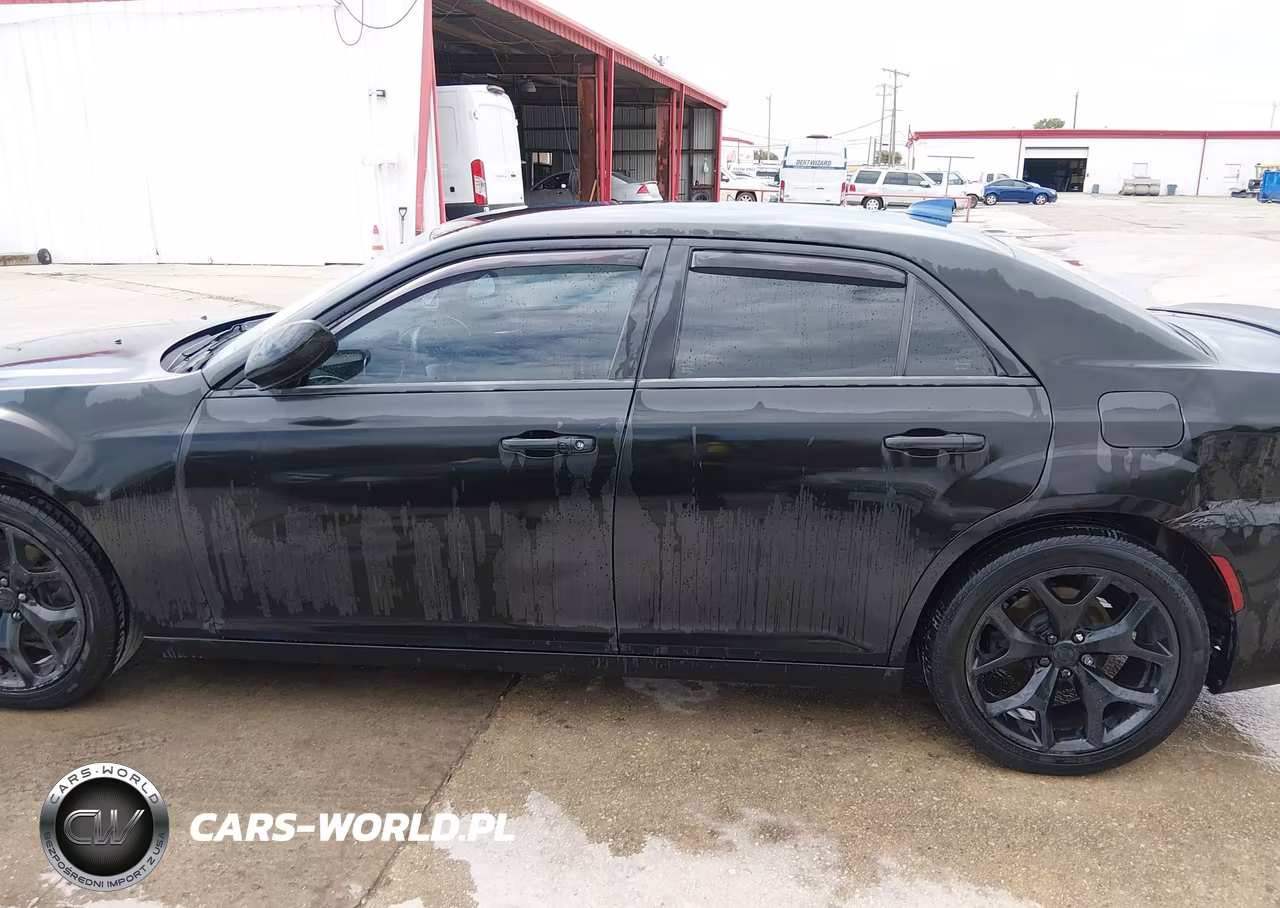 2020 Chrysler 300 Touring VIN:2C3CCAAG4LH202947 - 14