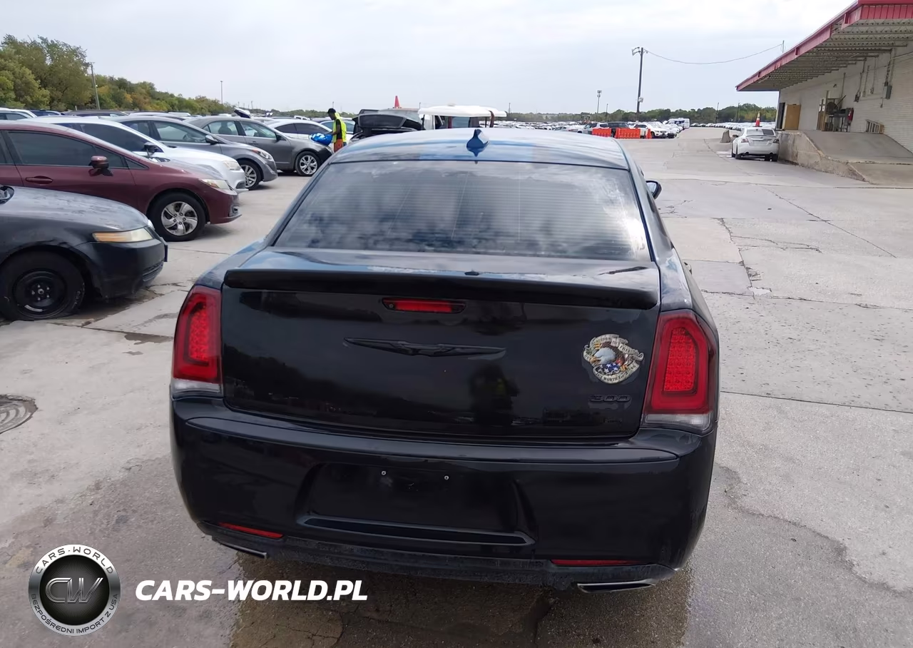 2020 Chrysler 300 Touring VIN:2C3CCAAG4LH202947 - 16