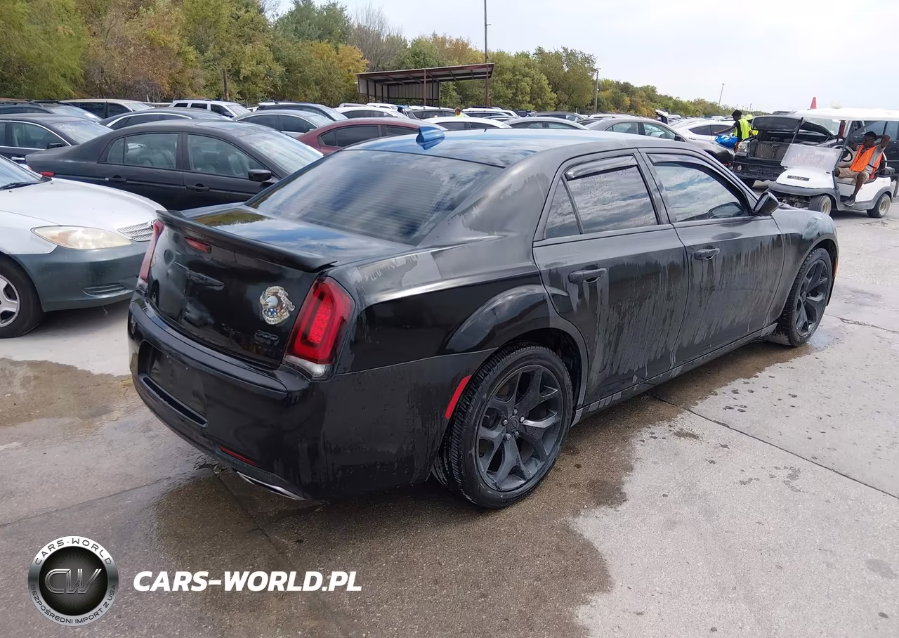 2020 Chrysler 300 Touring VIN:2C3CCAAG4LH202947 - 4