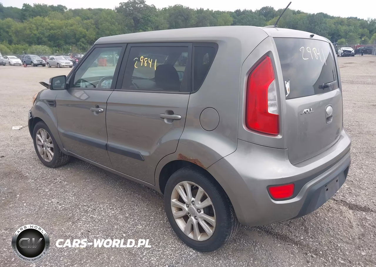 2013 Kia Soul + VIN:KNDJT2A64D7615934 - 3