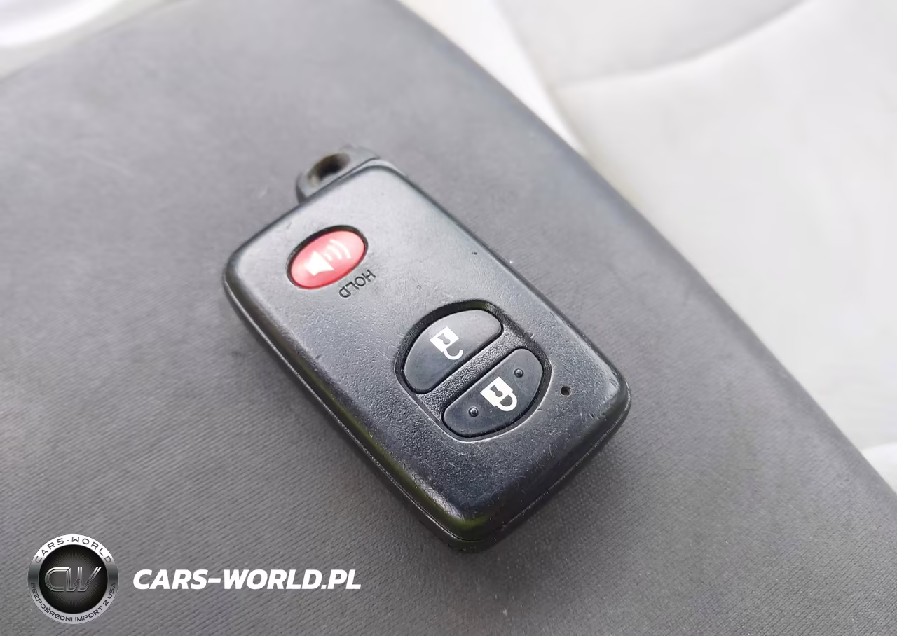 2011 Toyota Prius Two VIN:JTDKN3DU6B1435479 - 11
