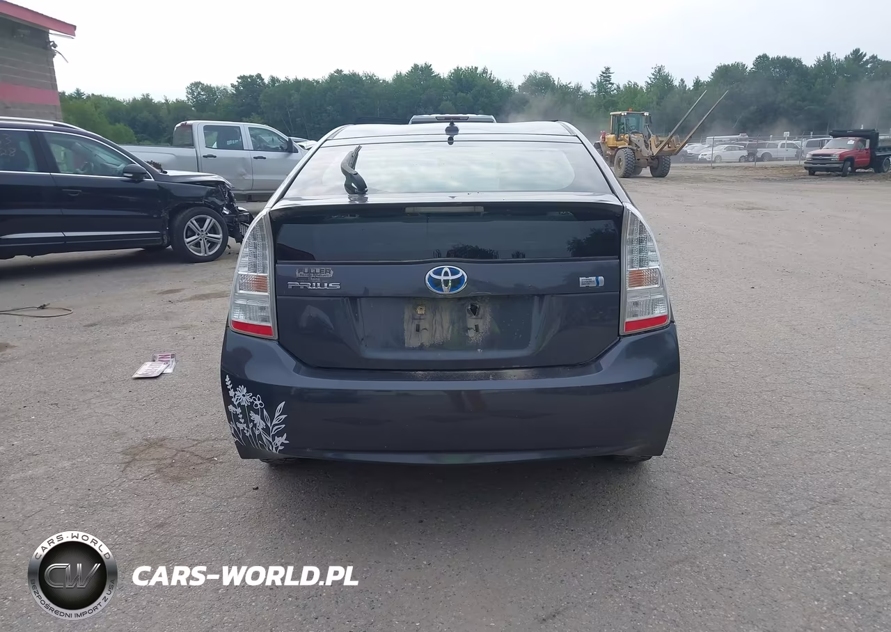 2011 Toyota Prius Two VIN:JTDKN3DU6B1435479 - 16