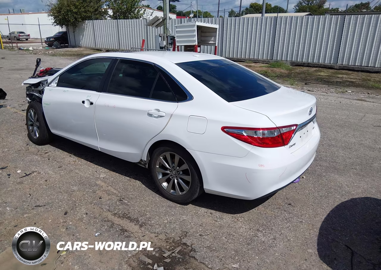 2015 Toyota Camry Xle VIN:4T1BF1FK1FU899888 - 3