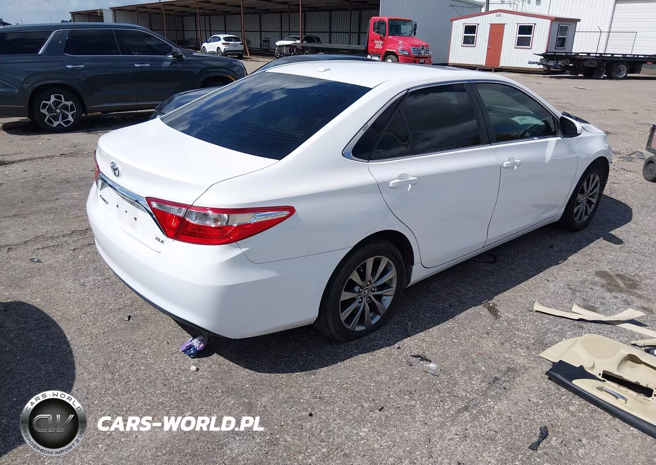 2015 Toyota Camry Xle VIN:4T1BF1FK1FU899888 - 4