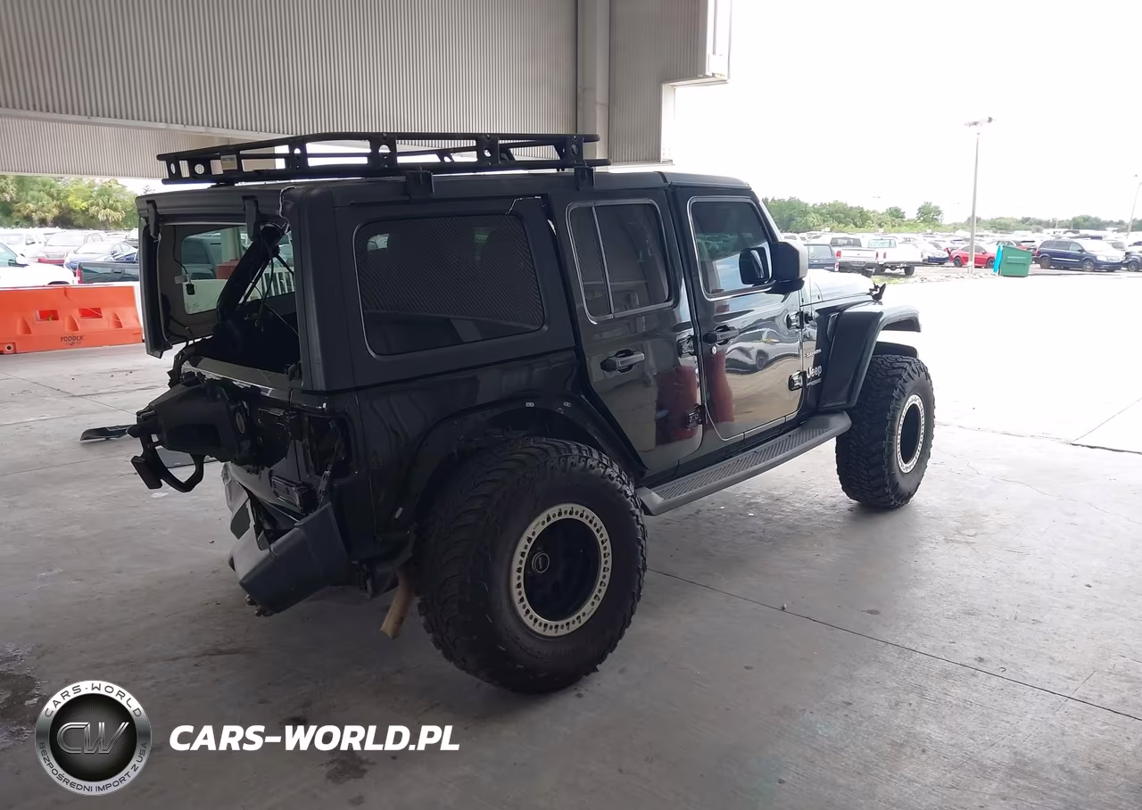 2018 Jeep Wrangler Unlimited Sahara VIN:1C4HJXEG0JW216220 - 4