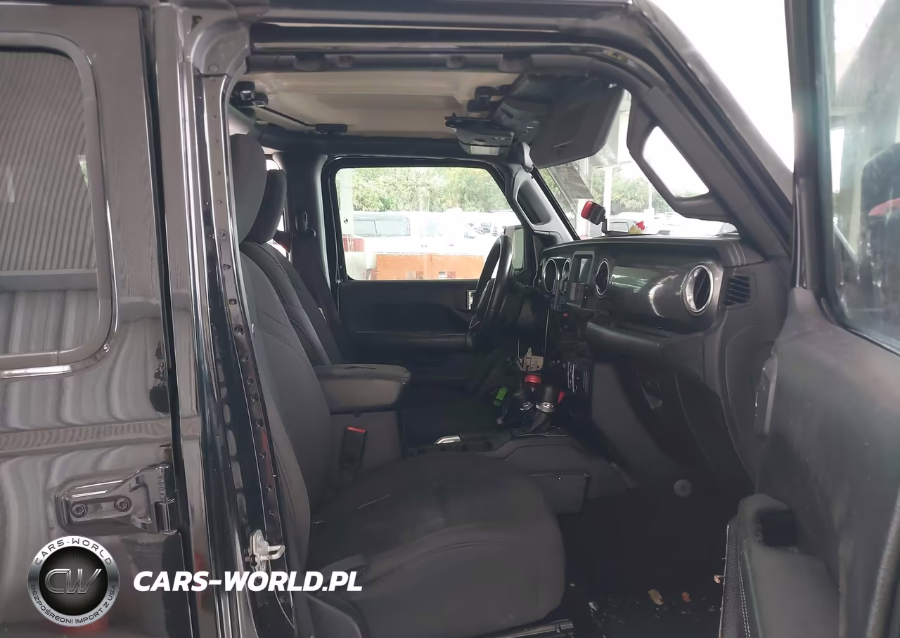 2018 Jeep Wrangler Unlimited Sahara VIN:1C4HJXEG0JW216220 - 5