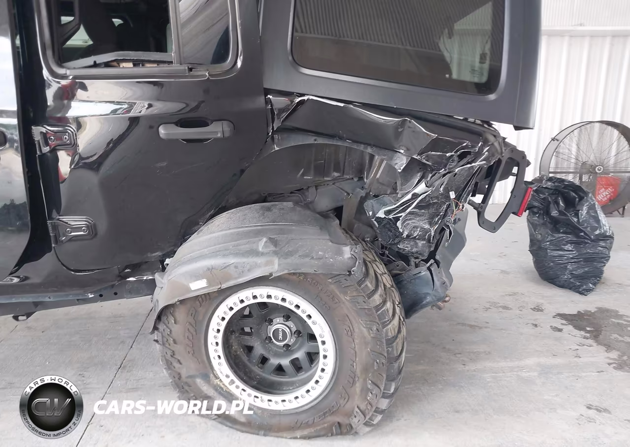 2018 Jeep Wrangler Unlimited Sahara VIN:1C4HJXEG0JW216220 - 6