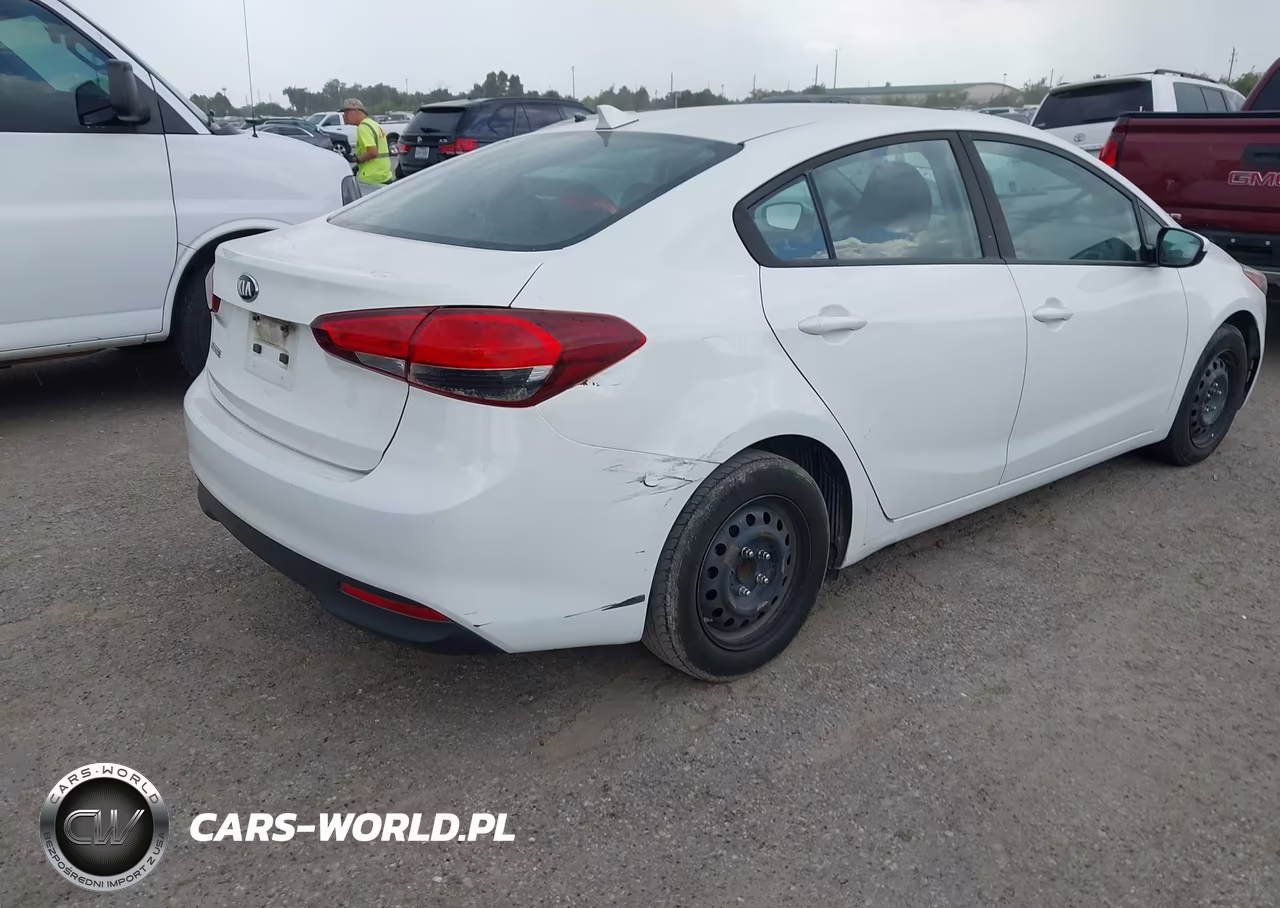 2018 Kia Forte Lx VIN:3KPFK4A71JE229142 - 4