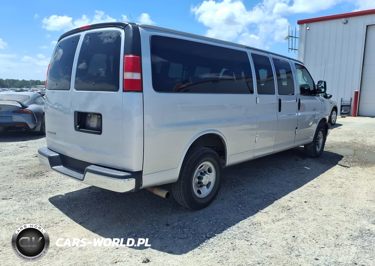 2017 Chevrolet Express 3500 Lt VIN:1GAZGPFF1H1333670 - 4