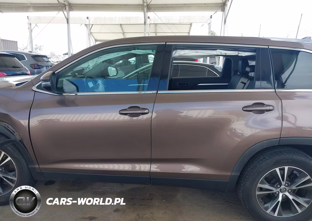 2019 Toyota Highlander Le Plus VIN:5TDZZRFH7KS347839 - 14