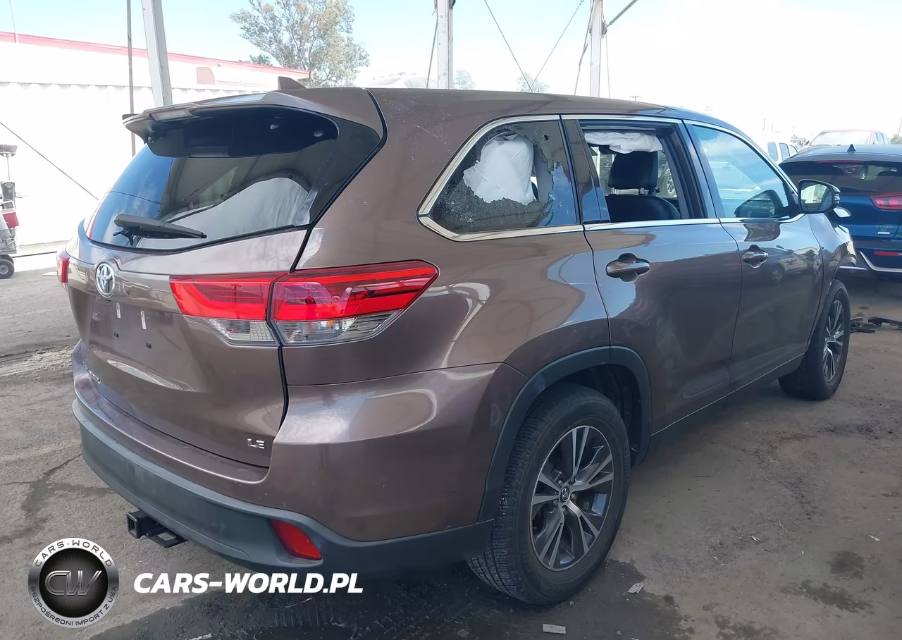 2019 Toyota Highlander Le Plus VIN:5TDZZRFH7KS347839 - 4