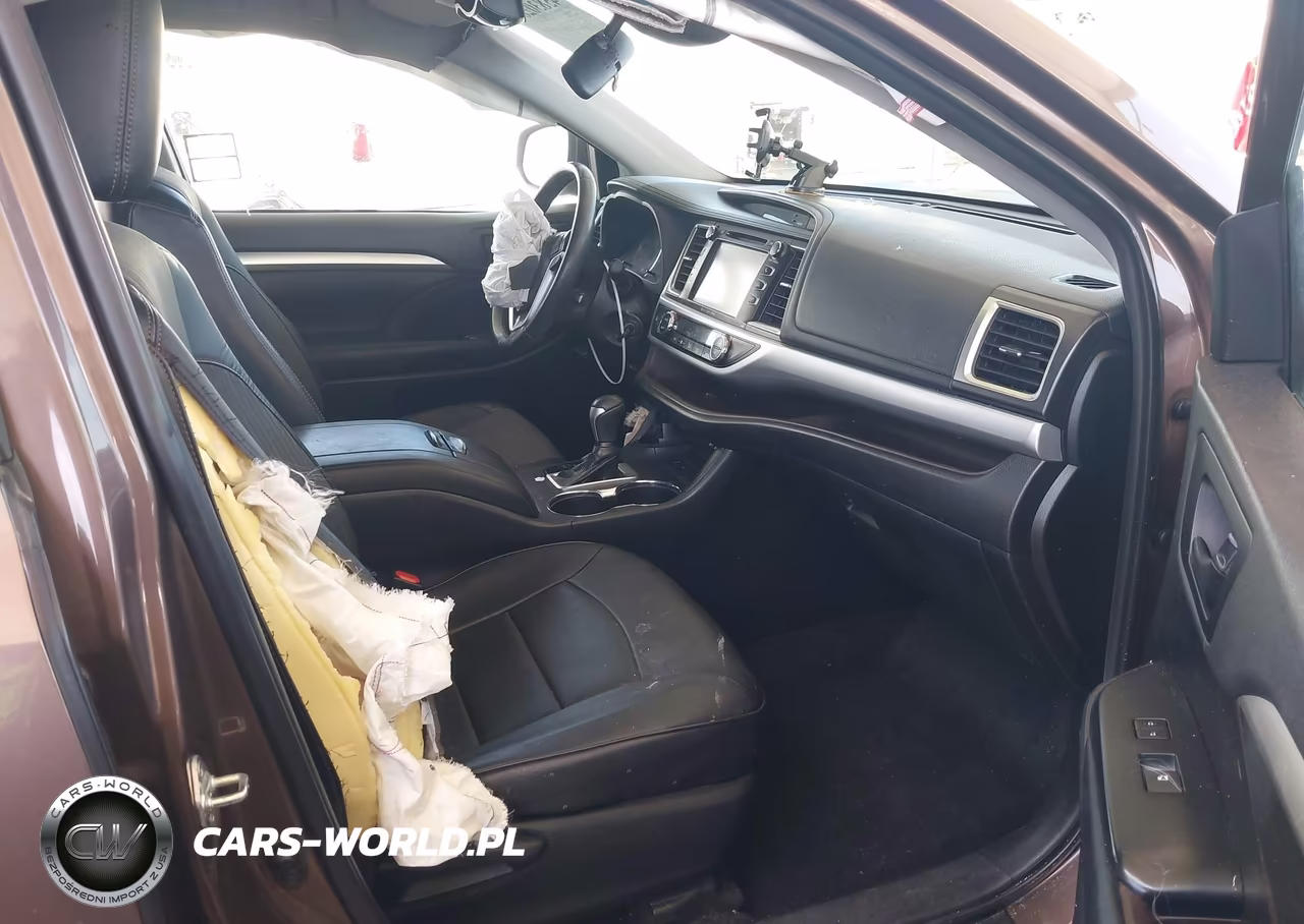 2019 Toyota Highlander Le Plus VIN:5TDZZRFH7KS347839 - 5