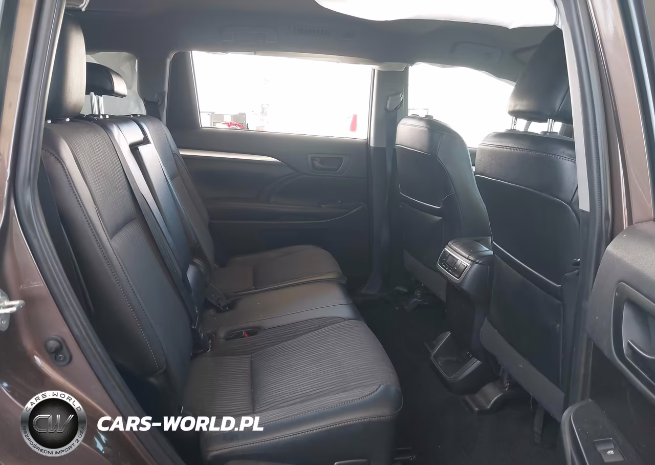 2019 Toyota Highlander Le Plus VIN:5TDZZRFH7KS347839 - 8