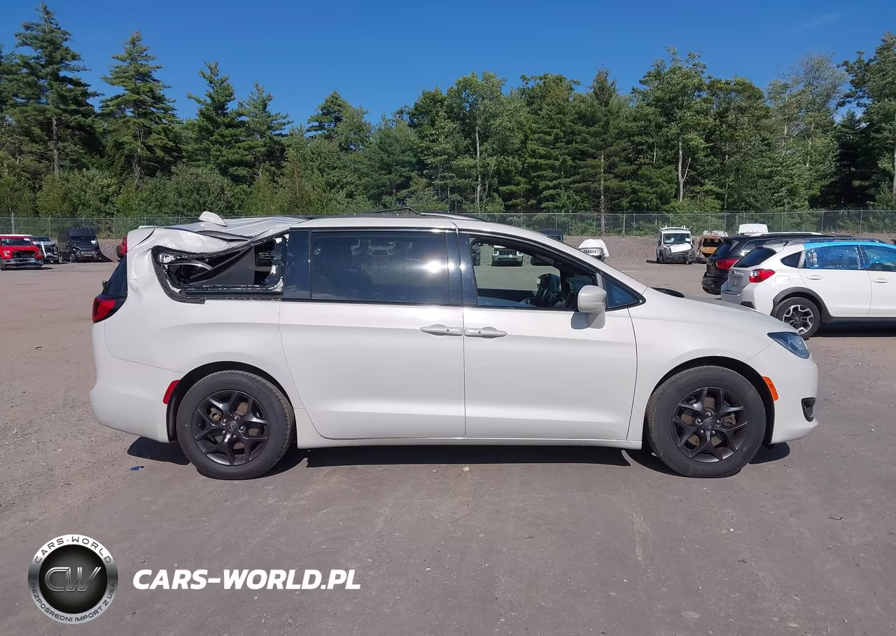 2020 Chrysler Pacifica Touring L VIN:2C4RC1BG5LR122863 - 13