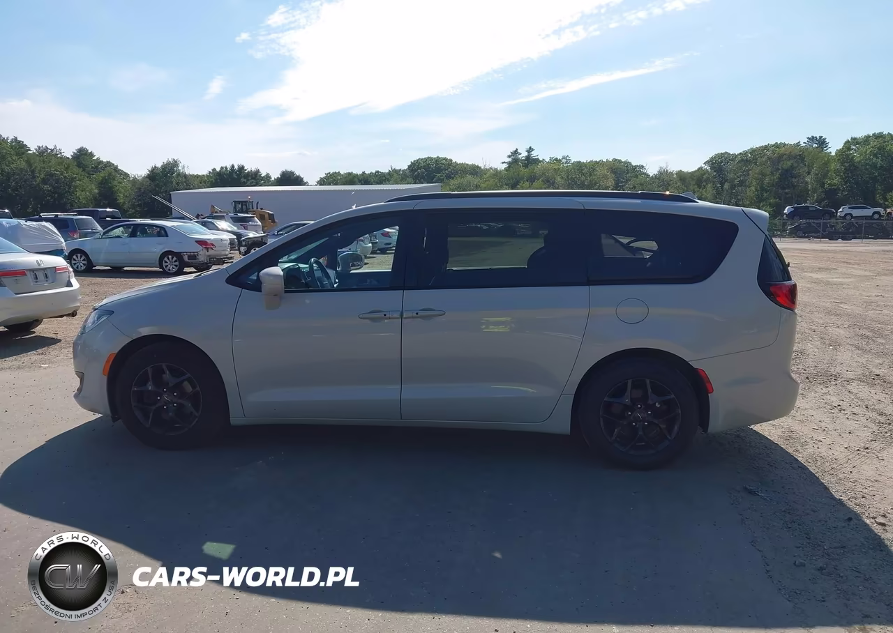 2020 Chrysler Pacifica Touring L VIN:2C4RC1BG5LR122863 - 14