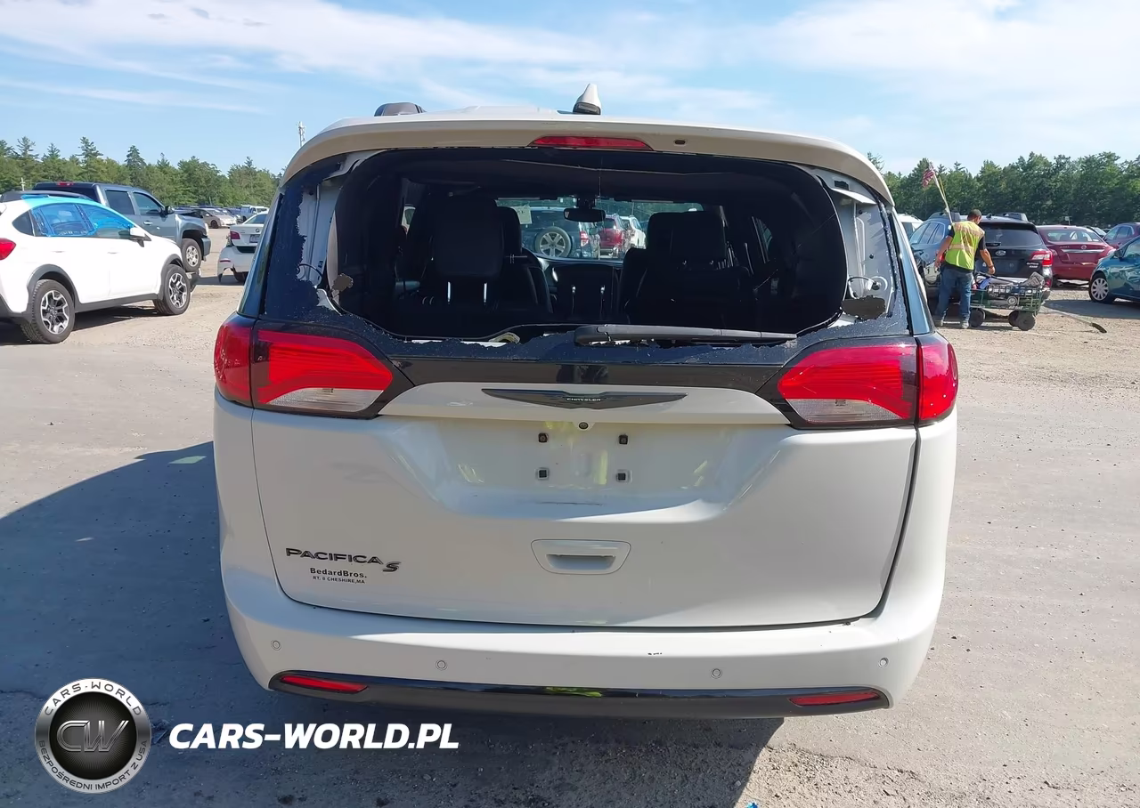 2020 Chrysler Pacifica Touring L VIN:2C4RC1BG5LR122863 - 16