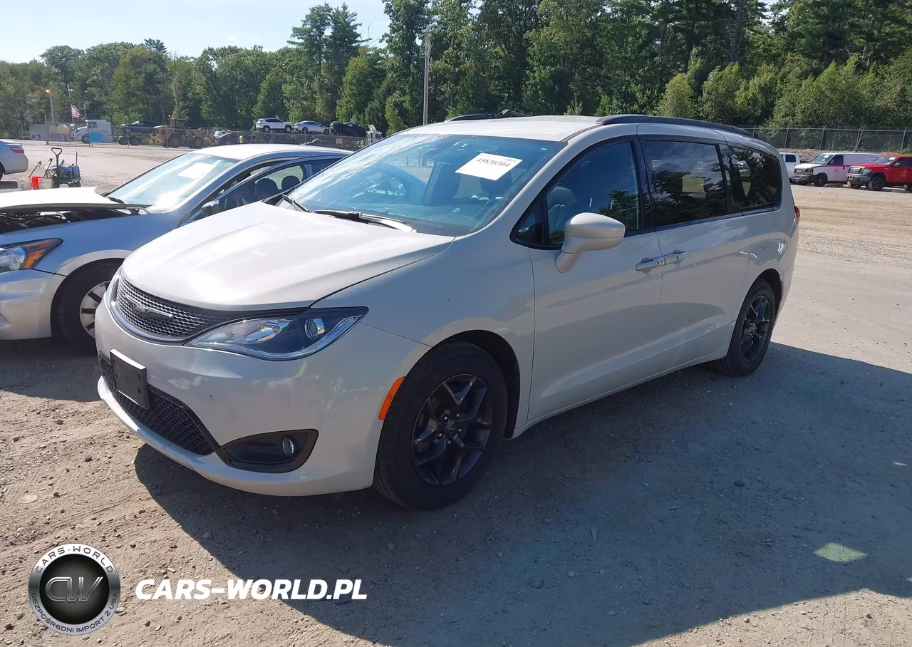 2020 Chrysler Pacifica Touring L VIN:2C4RC1BG5LR122863 - 2