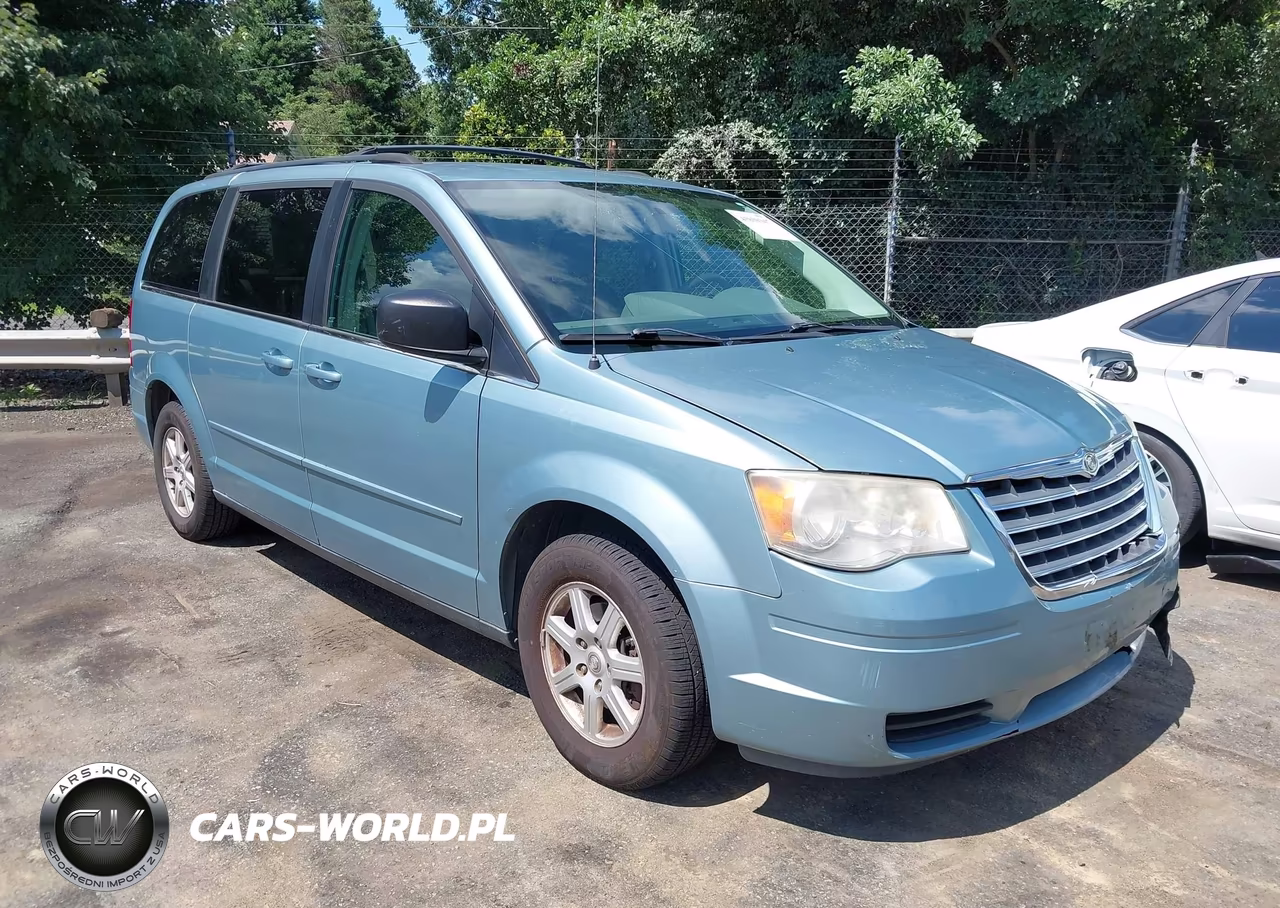 2010 Chrysler Town & Country New Lx