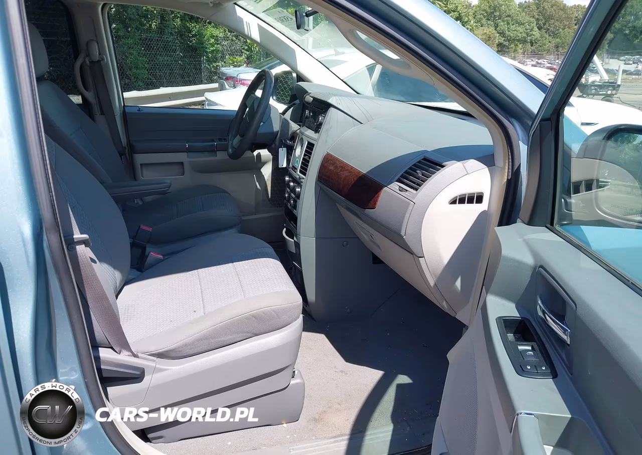 2010 Chrysler Town & Country New Lx VIN:2A4RR2D1XAR377044 - 5