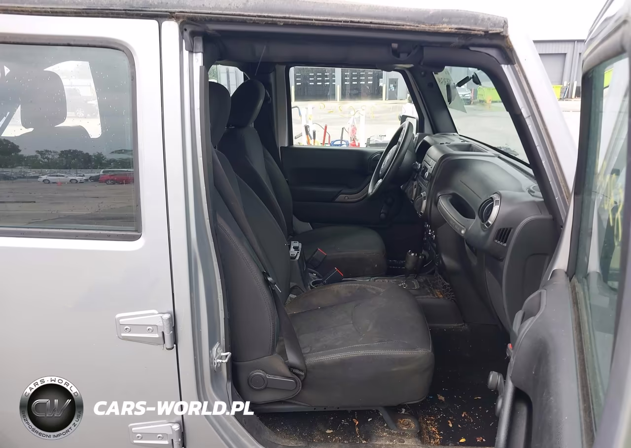 2015 Jeep Wrangler Unlimited Sport VIN:1C4BJWDG1FL760963 - 5