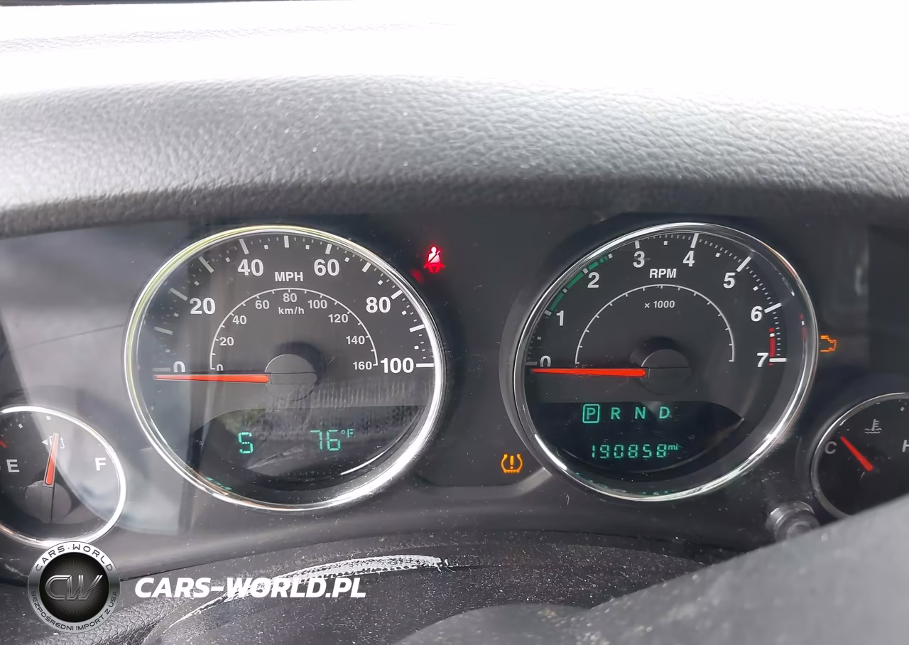 2015 Jeep Wrangler Unlimited Sport VIN:1C4BJWDG1FL760963 - 7