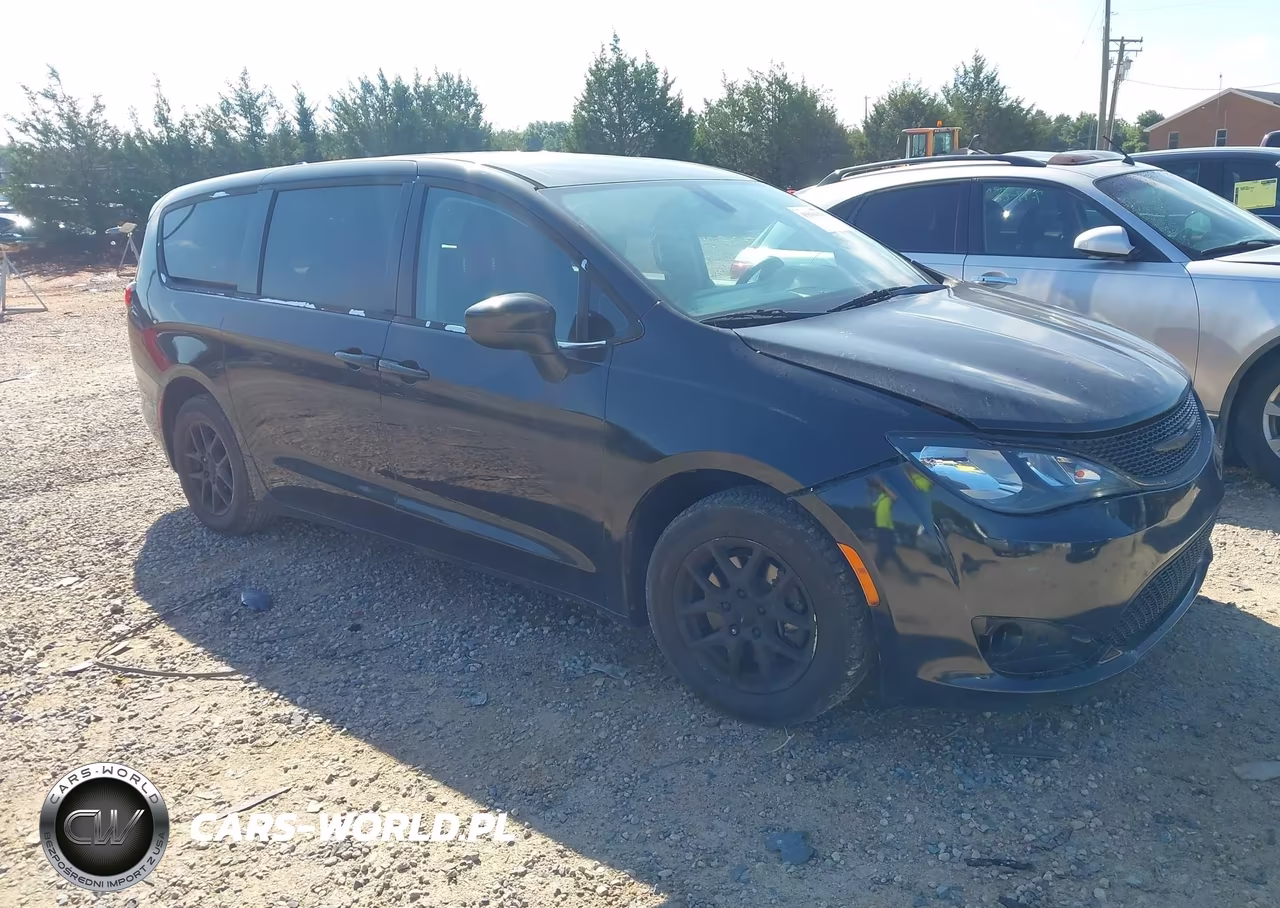 2017 Chrysler Pacifica Touring – zdjęcie 1 z 18
