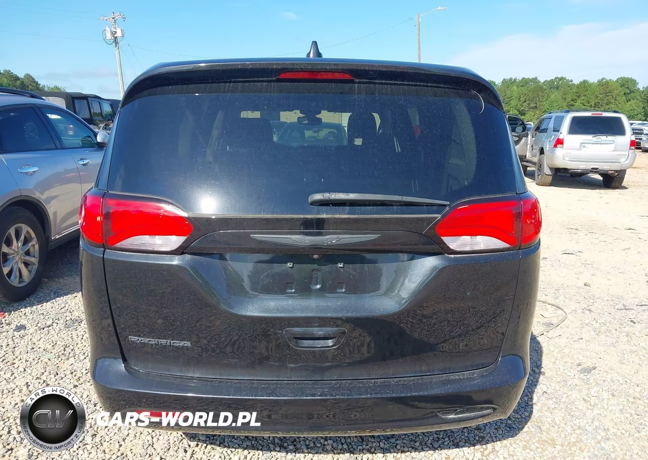 2017 Chrysler Pacifica Touring VIN:2C4RC1DG7HR623225 - 16