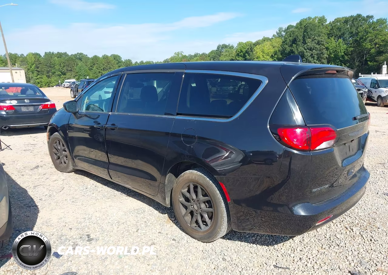 2017 Chrysler Pacifica Touring VIN:2C4RC1DG7HR623225 - 3