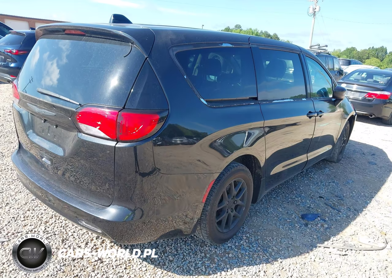 2017 Chrysler Pacifica Touring VIN:2C4RC1DG7HR623225 - 4