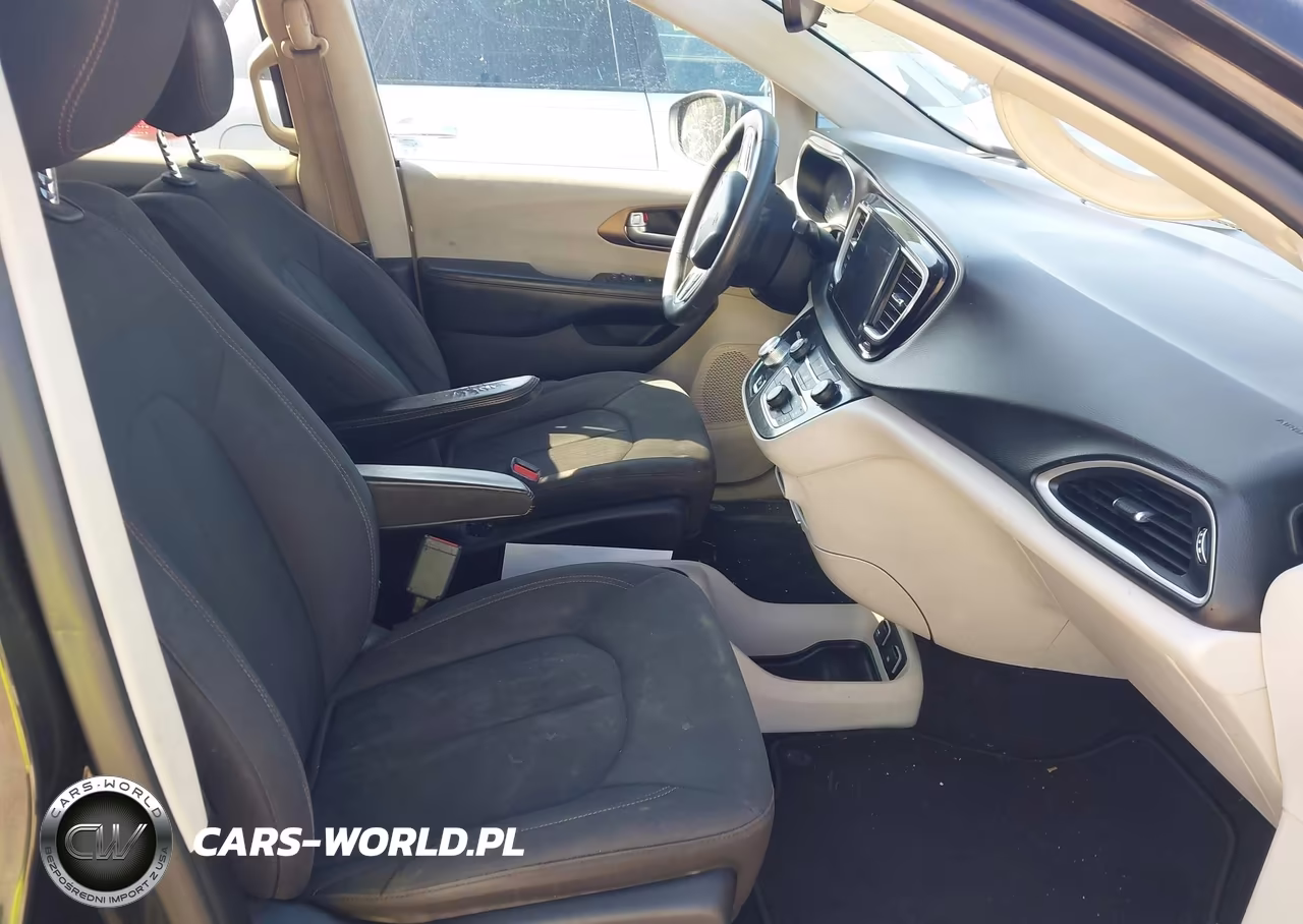 2017 Chrysler Pacifica Touring VIN:2C4RC1DG7HR623225 - 5