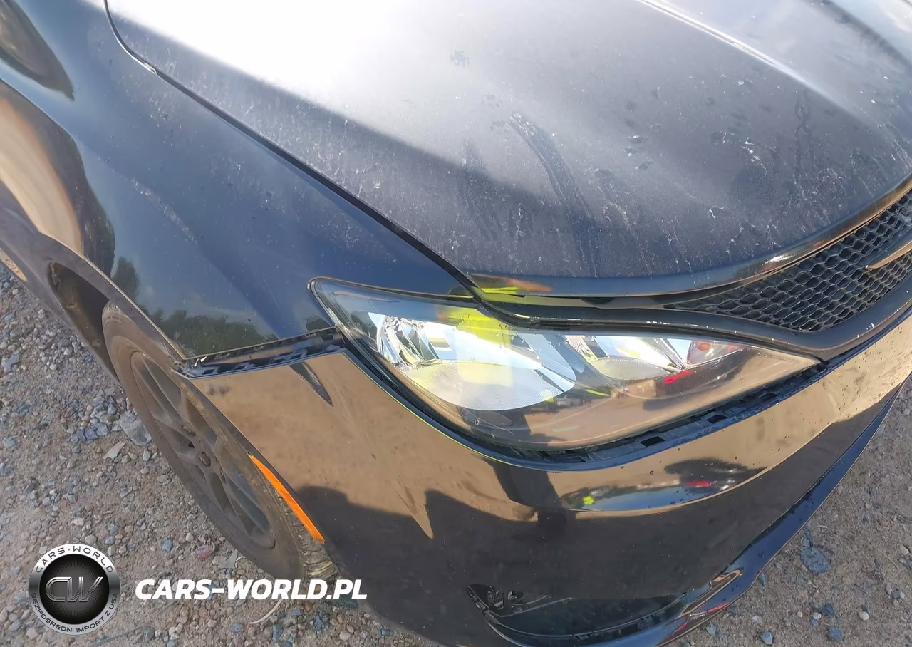 2017 Chrysler Pacifica Touring VIN:2C4RC1DG7HR623225 - 6
