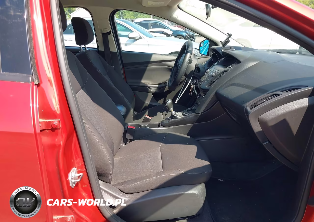 2018 Ford Focus Se VIN:1FADP3FE0JL242651 - 5