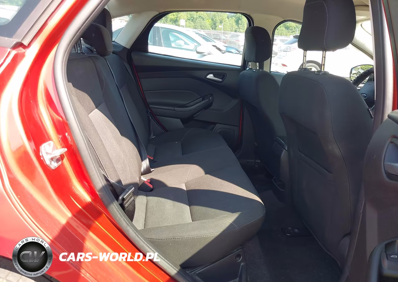 2018 Ford Focus Se VIN:1FADP3FE0JL242651 - 8