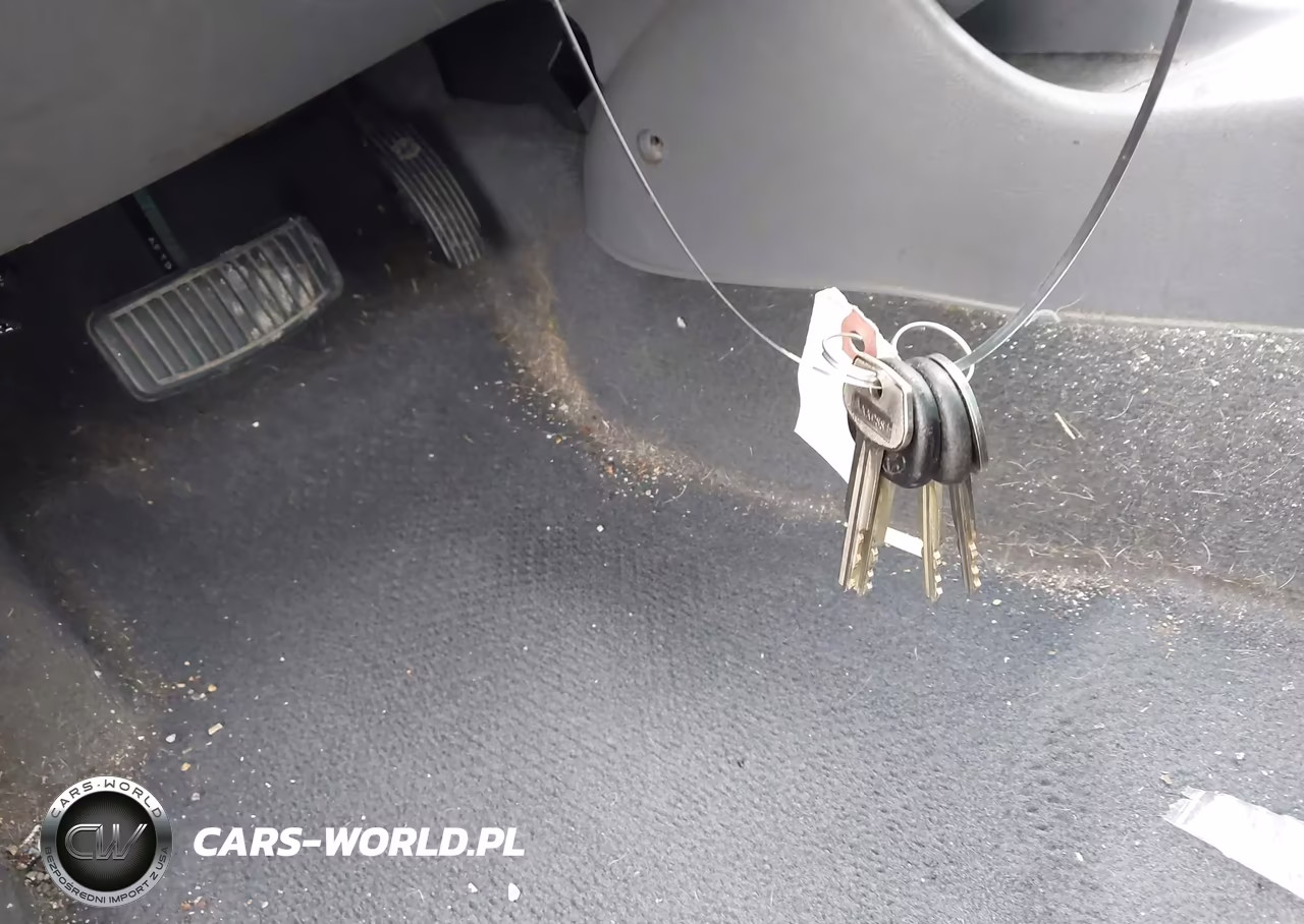 2005 Hyundai Accent Gls VIN:KMHCG45C15U659039 - 11