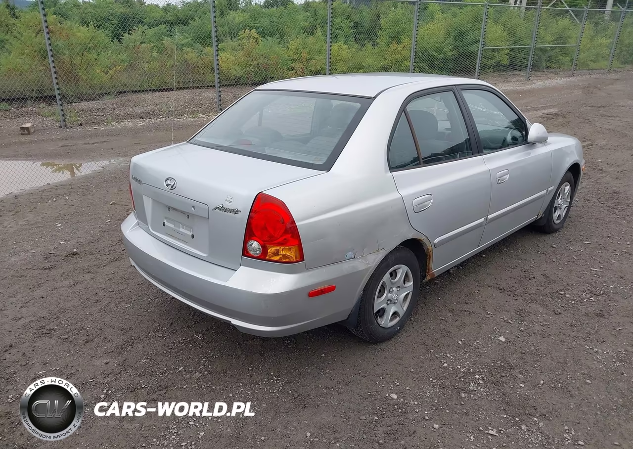 2005 Hyundai Accent Gls VIN:KMHCG45C15U659039 - 4