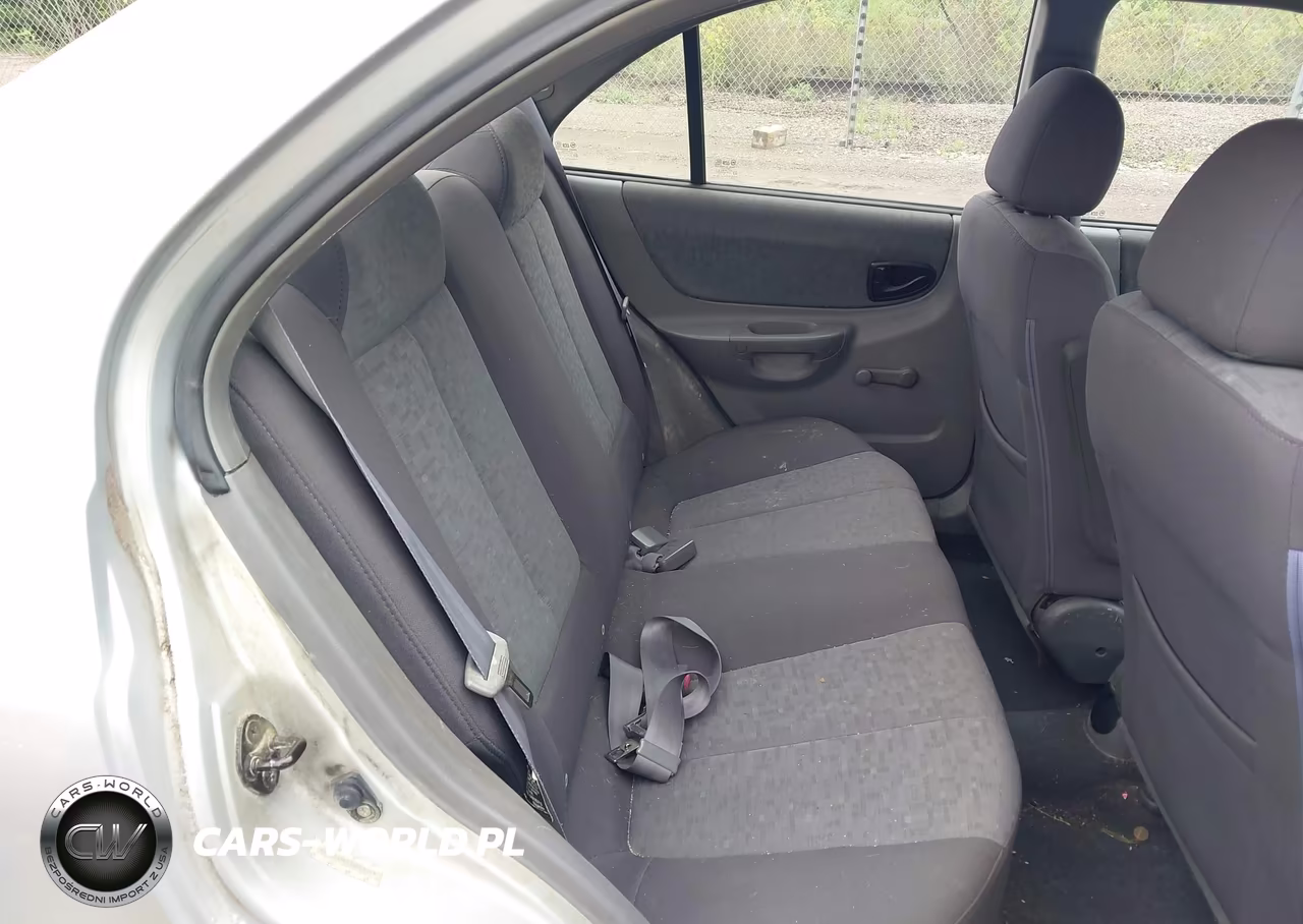 2005 Hyundai Accent Gls VIN:KMHCG45C15U659039 - 8