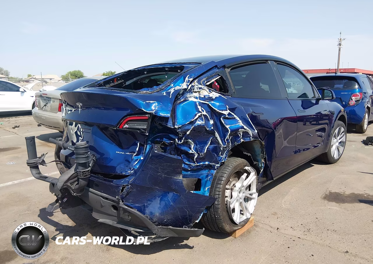 2023 Tesla Model Y VIN:7SAYGDEE7PA126281 - 4