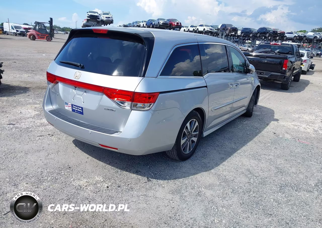 2015 Honda Odyssey Touring-Touring Elite VIN:5FNRL5H99FB042840 - 4