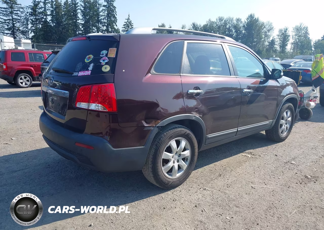 2011 Kia Sorento Lx VIN:5XYKT4A17BG075144 - 4