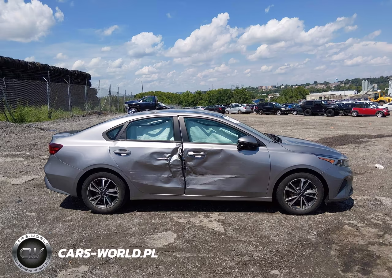 2023 Kia Forte Lxs VIN:3KPF24AD9PE543409 - 13