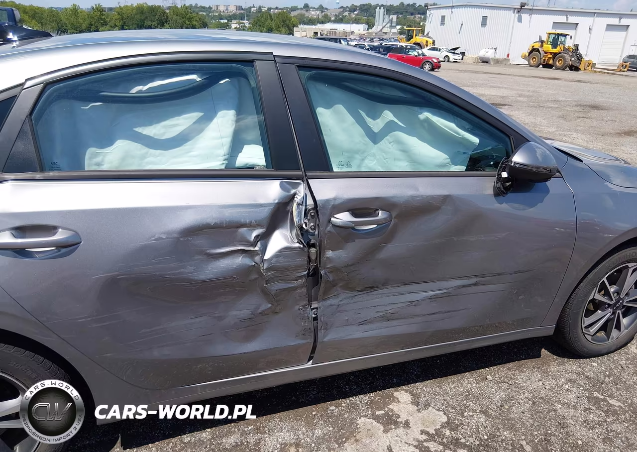 2023 Kia Forte Lxs VIN:3KPF24AD9PE543409 - 17