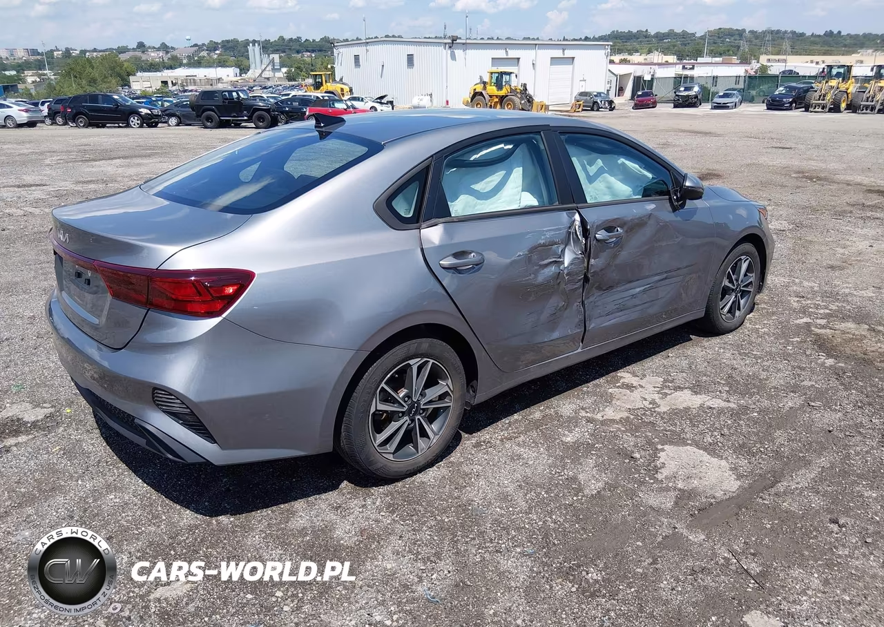 2023 Kia Forte Lxs VIN:3KPF24AD9PE543409 - 4